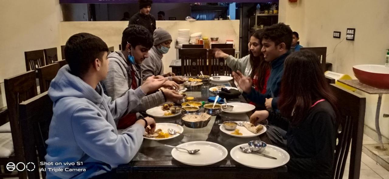 Rahul Hotel & Restaurant Mussoorie Zewnętrze zdjęcie