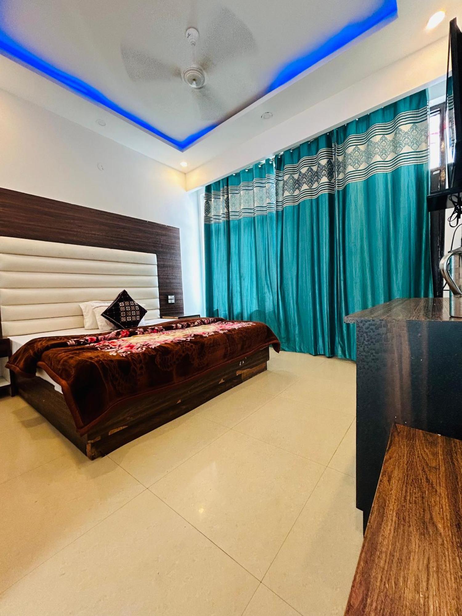 Rahul Hotel & Restaurant Mussoorie Zewnętrze zdjęcie